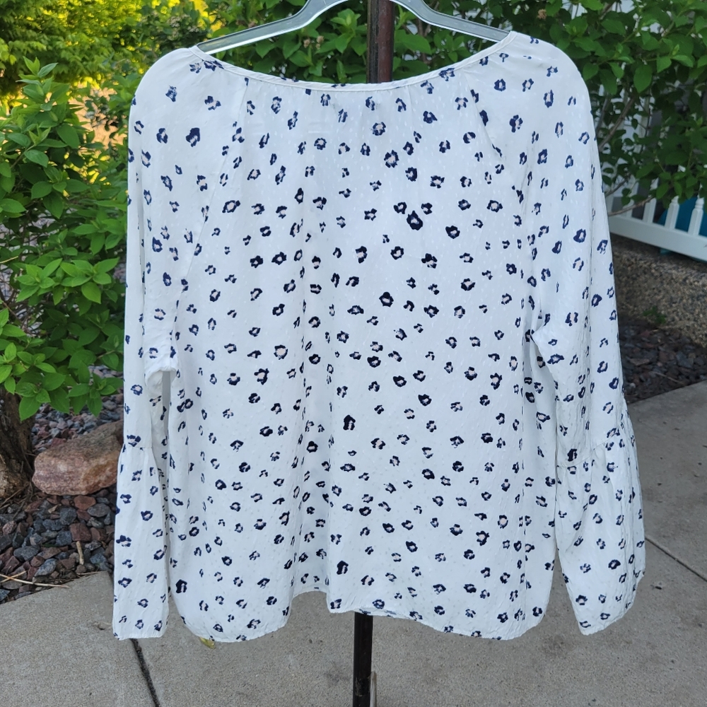Belldini size Large boho Navy & white Cheetah print bell sleeve V Neck blouse - Picture 4 of 14